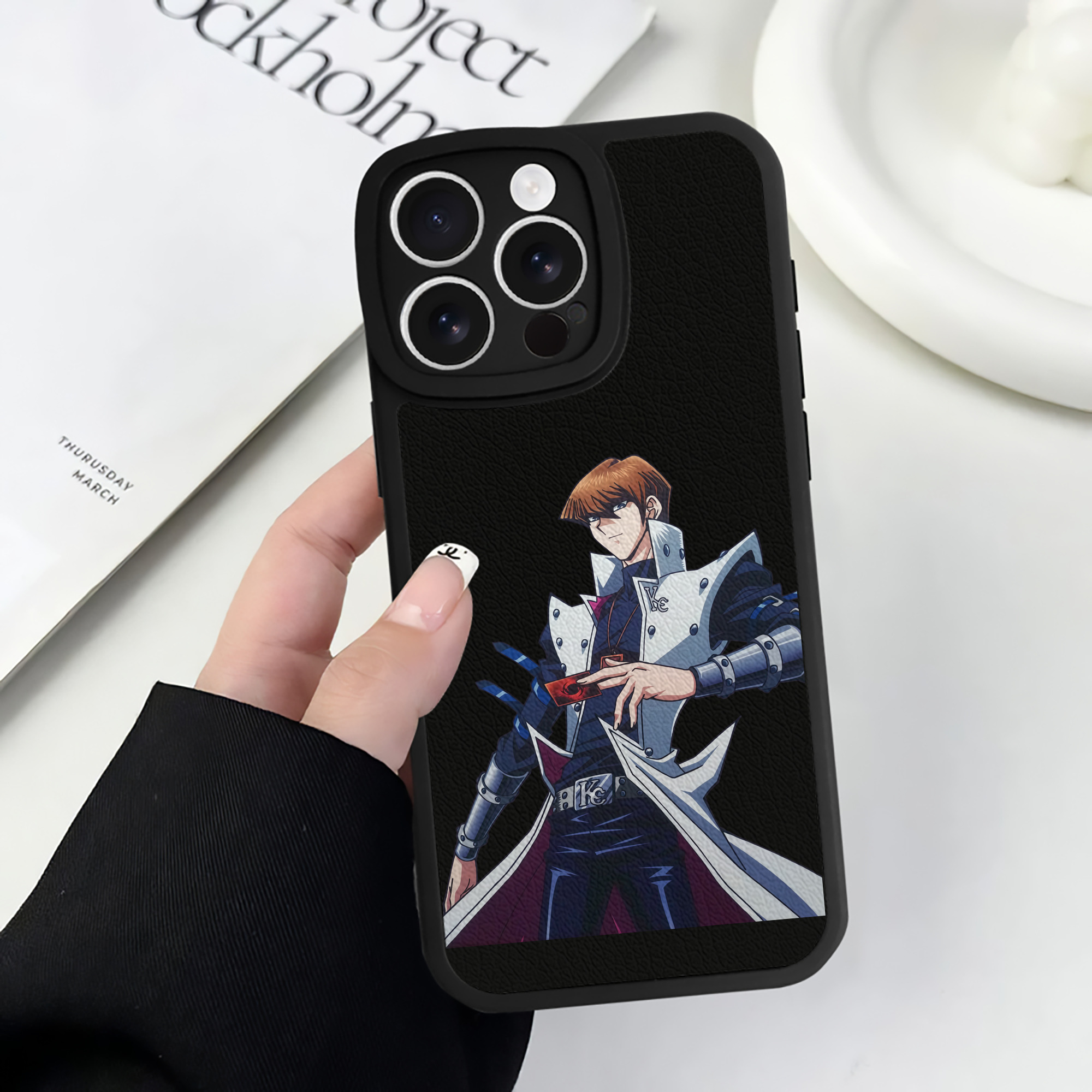 遊☆戯☆王 Yu-Gi-Oh! 【iPhone 16シリーズ対応】シリコンスマホケース（レザー調） 材質：シリコン